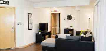 featured image of 221 E Oregon St