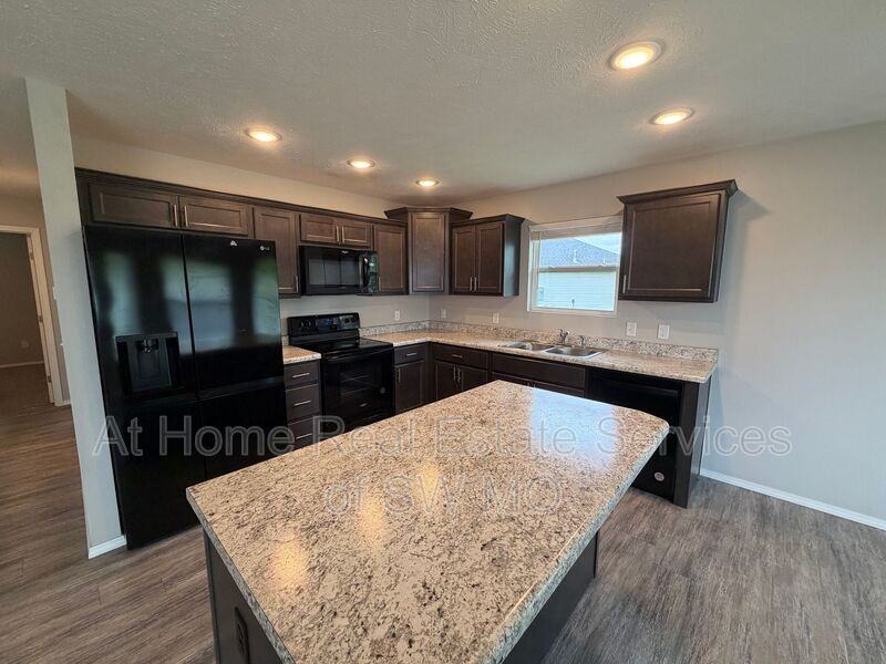 1318 Houston Ct - Photo 2 of 13