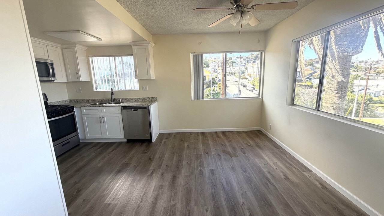 3620 S PACIFIC AVE - Photo 4 of 13