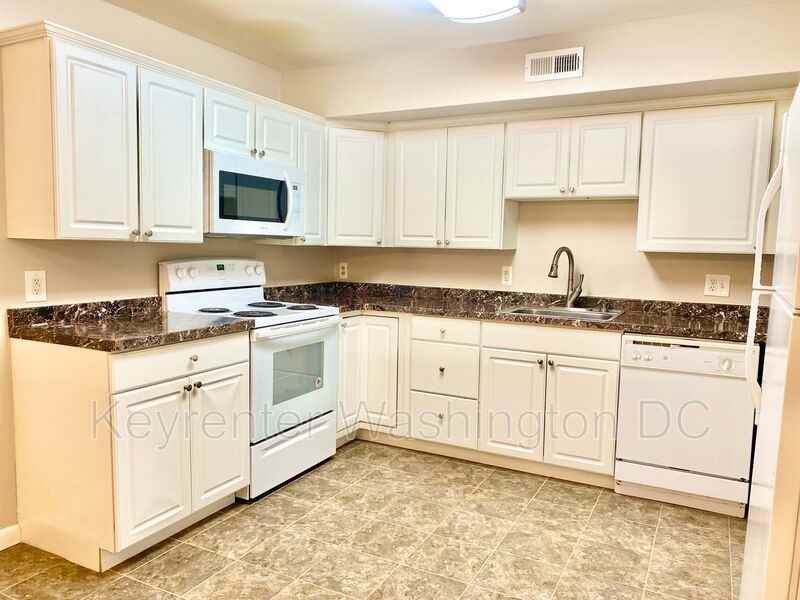 17405 Pipers Way - Photo 2 of 26