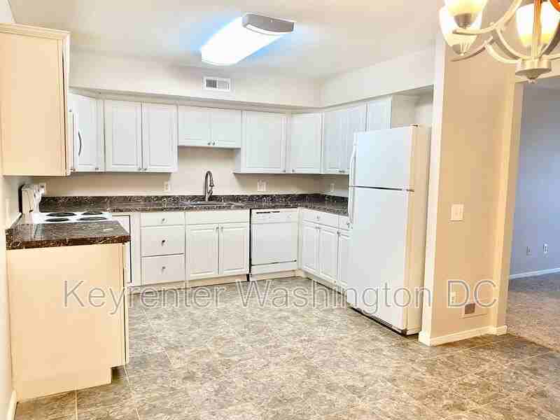 17405 Pipers Way - Photo 4 of 26