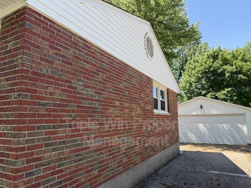 185 Saint Eugene Ln - Photo 4 of 33