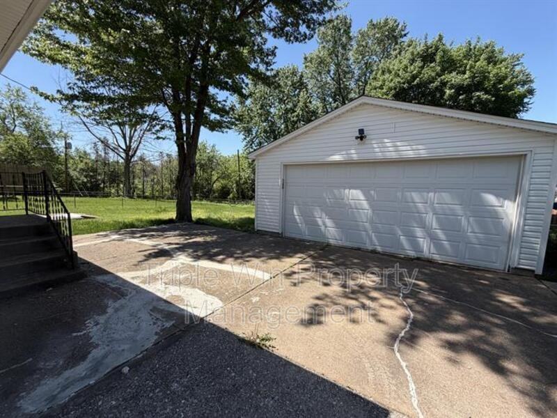 185 Saint Eugene Ln - Photo 5 of 33