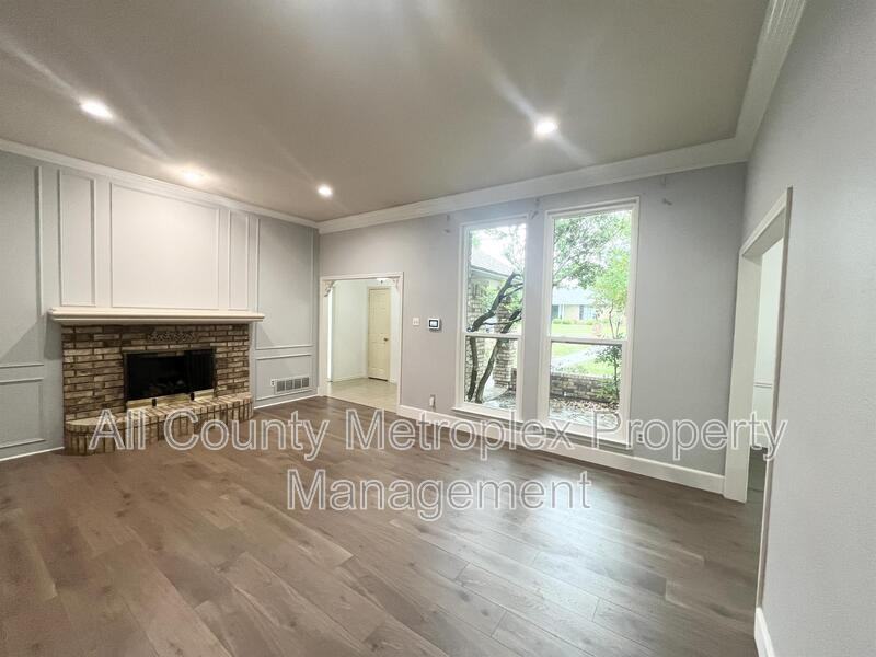 1404 Stoneboro Ln - Photo 3 of 11