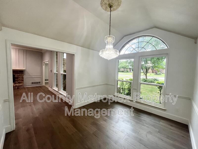 1404 Stoneboro Ln - Photo 4 of 11