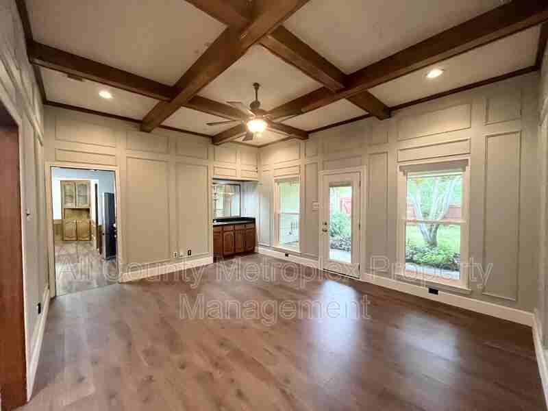 1404 Stoneboro Ln - Photo 5 of 11