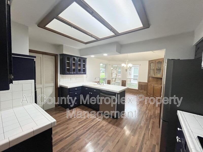 1404 Stoneboro Ln - Photo 6 of 11