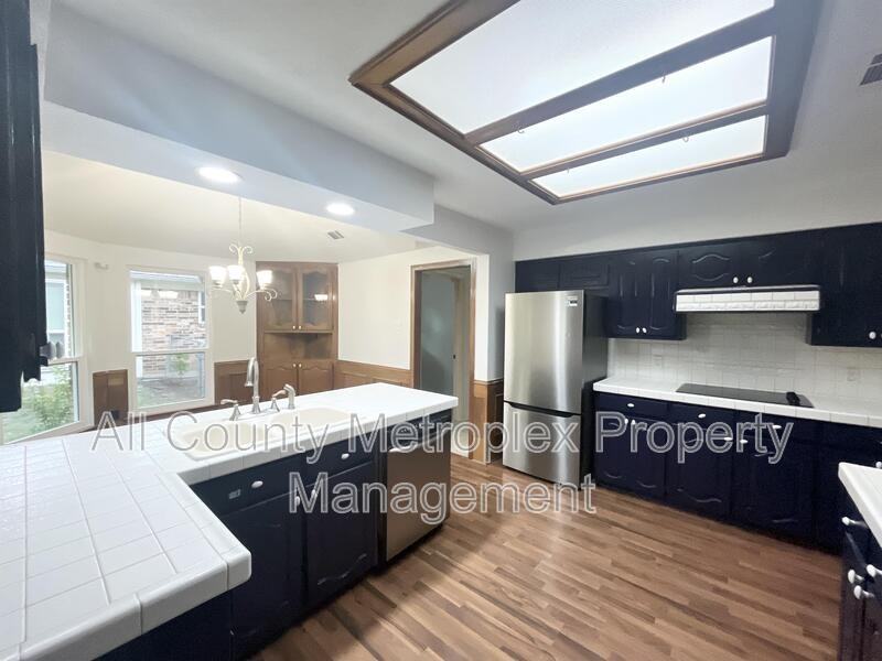 1404 Stoneboro Ln - Photo 7 of 11