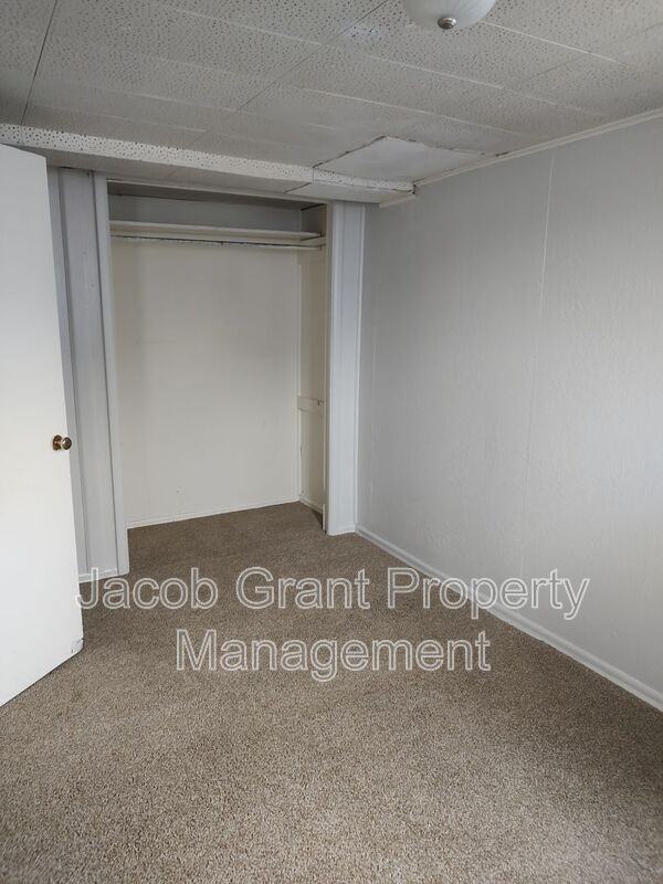 1042 S 4th Ave #B - Photo 5 of 11