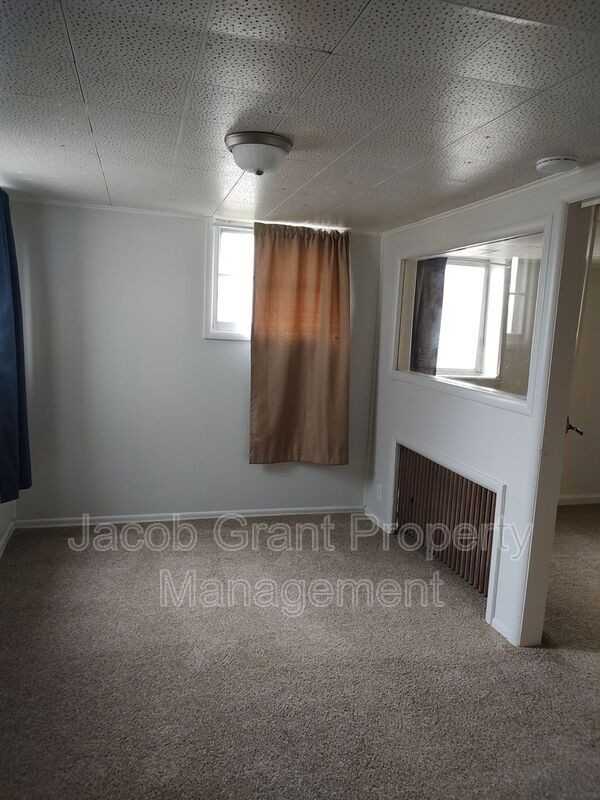 1042 S 4th Ave #B - Photo 6 of 11