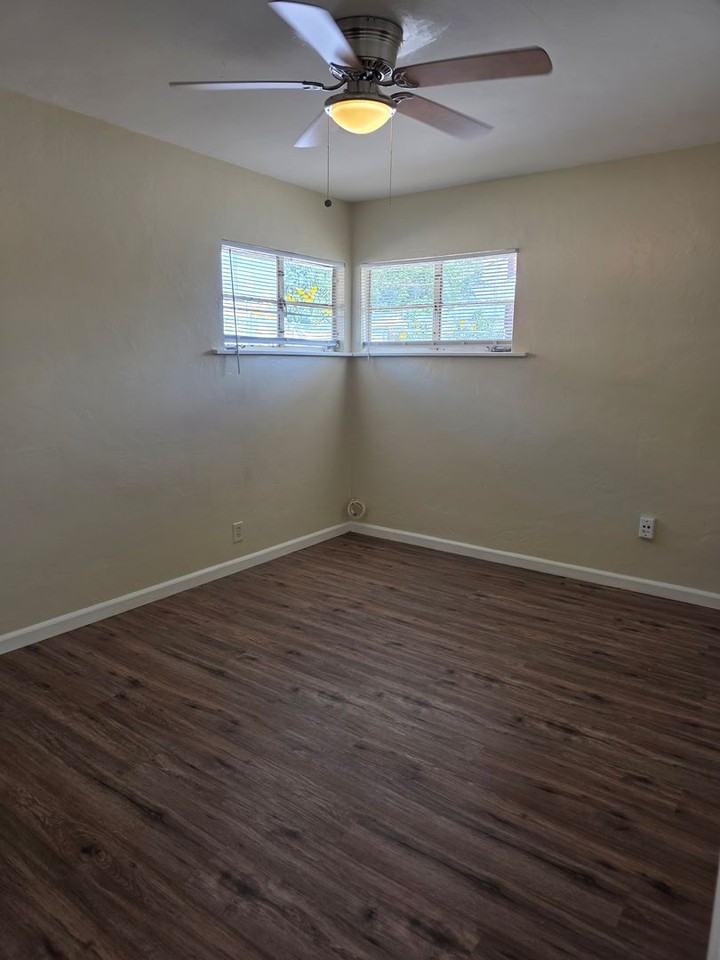 1210 Oregon St #4 - Photo 4 of 9