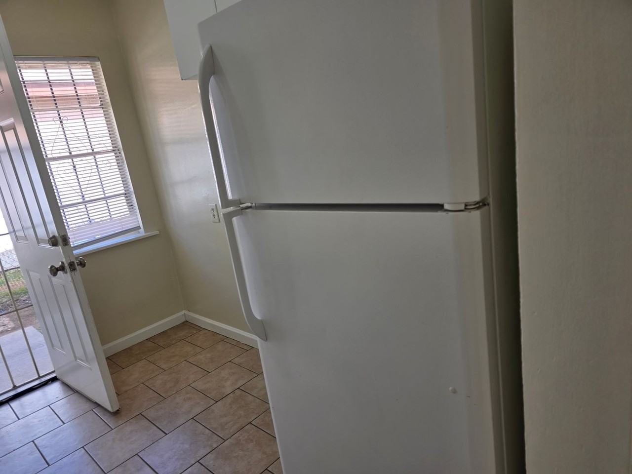 1210 Oregon St #4 - Photo 7 of 9