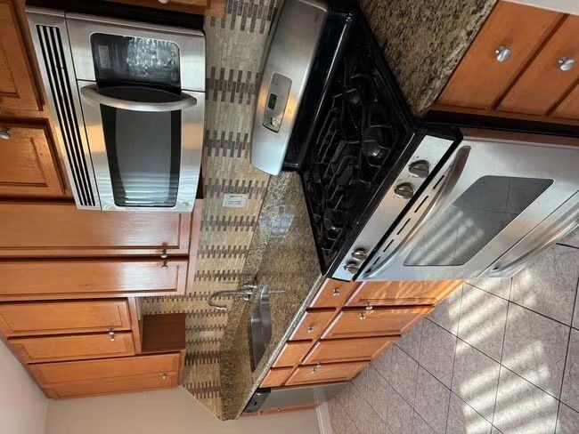 7314 S Oak St - Photo 3 of 4