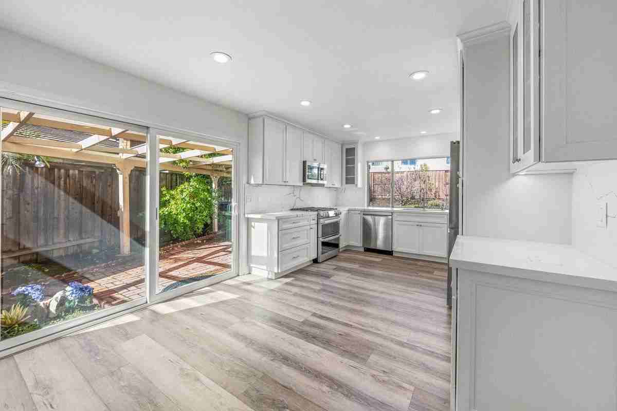 32023 Wallington Ct - Photo 6 of 44