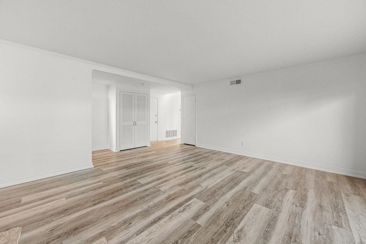 32023 Wallington Ct - Photo 7 of 44