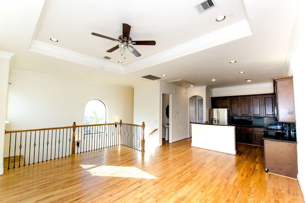 308 Grove St - Photo 4 of 19