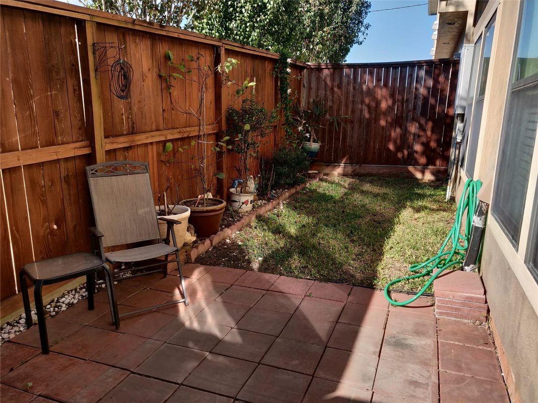 308 Grove St - Photo 6 of 19