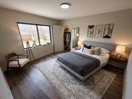 featured image of 421 E 10th St