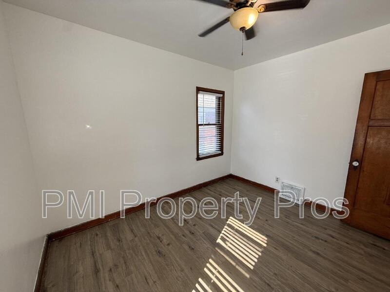 2821A N 57th St - Photo 3 of 16