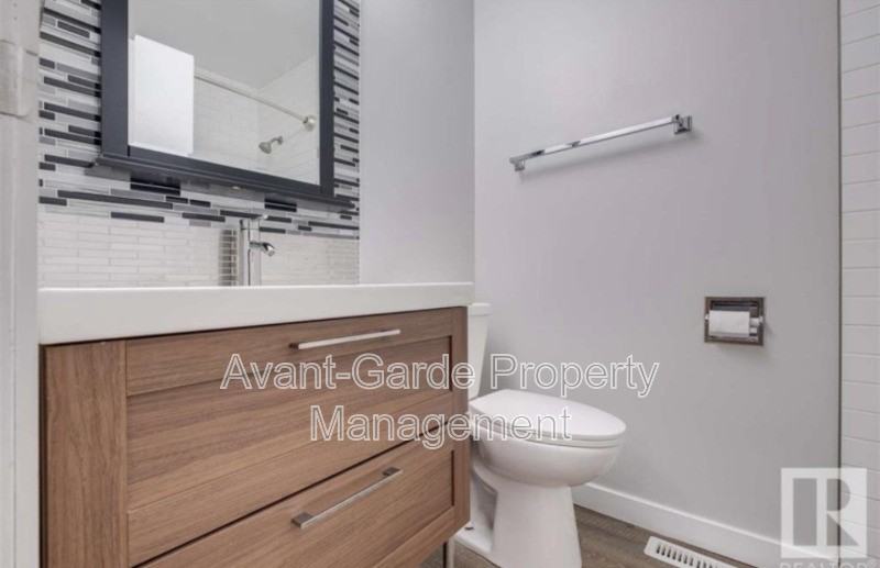 748 Saddleback Rd Nw - Photo 4 of 10