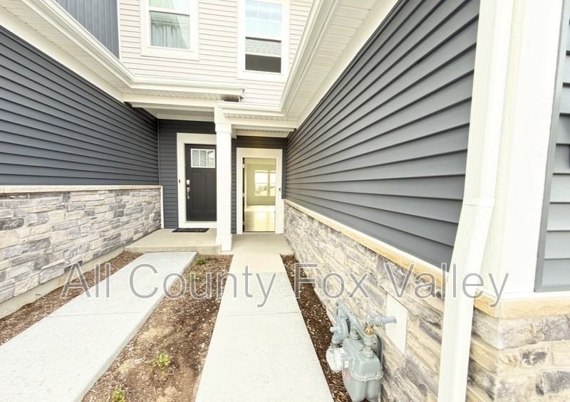 1135 White Oak Cir - Photo 3 of 44