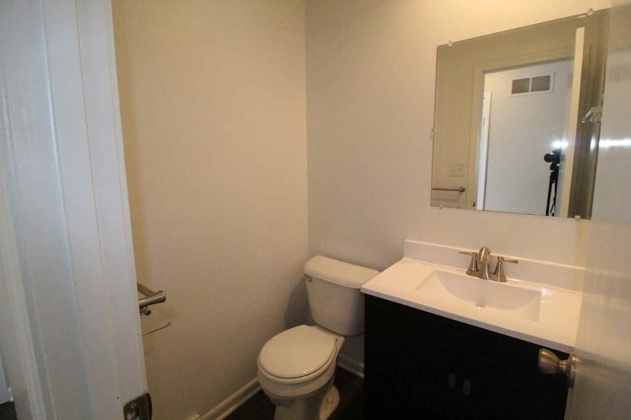 109 S Saxony Dr - Photo 7 of 10