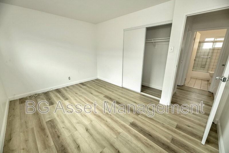 146 19th St #I - Photo 7 of 40