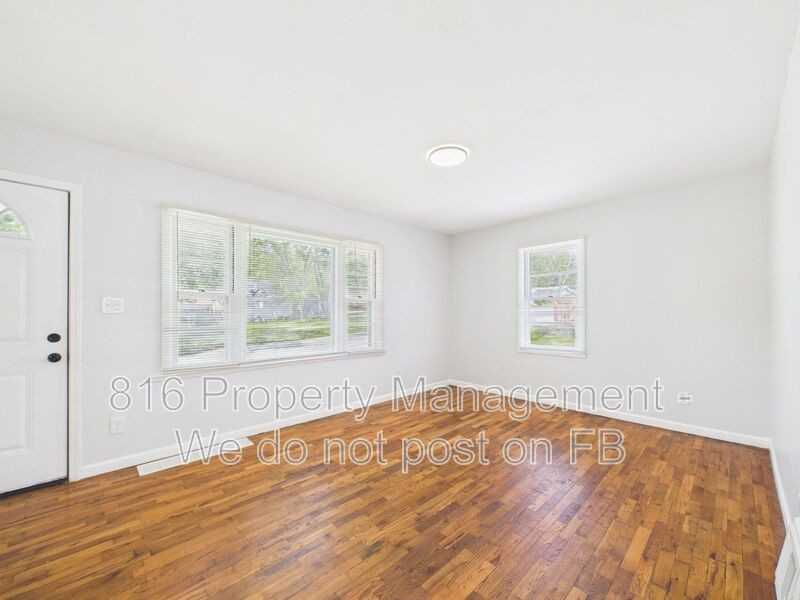 10323 E 20th St S - Photo 2 of 28