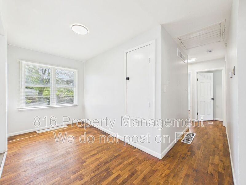 10323 E 20th St S - Photo 6 of 28