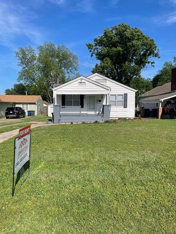 1227 S College Ave - Photo 2 of 39