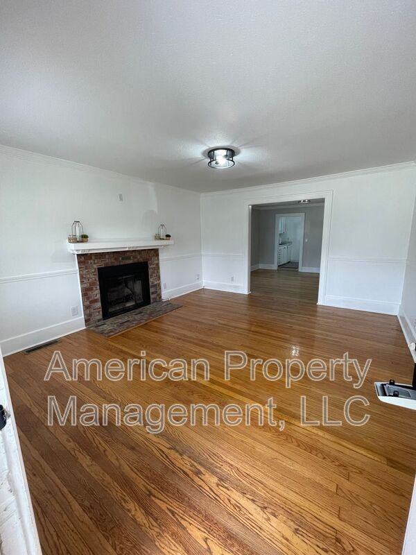 1227 S College Ave - Photo 5 of 39