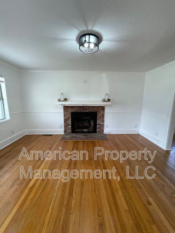 1227 S College Ave - Photo 6 of 39