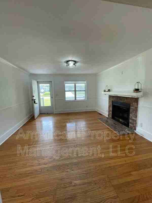 1227 S College Ave - Photo 7 of 39