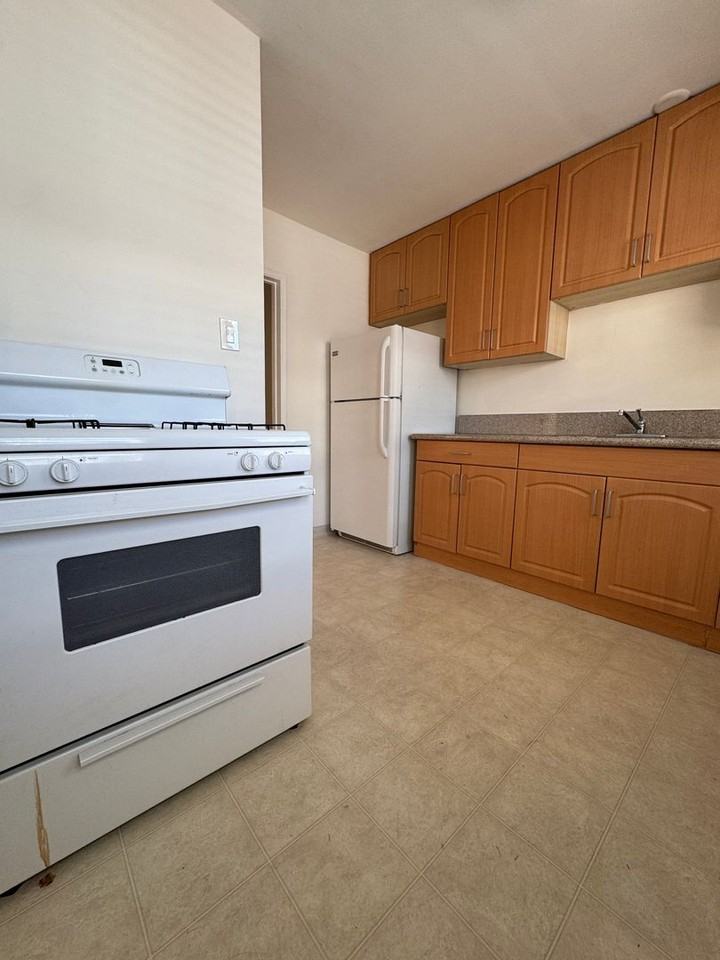 Spacious 2 & 3 Bedroom Apartments Available - Photo 7 of 28