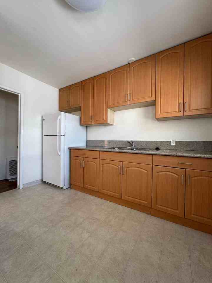 Spacious 2 & 3 Bedroom Apartments Available - Photo 6 of 28