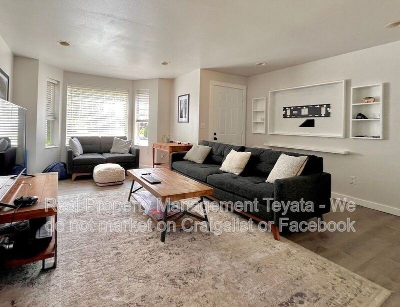 2215 Wildflower Way - Photo 2 of 18