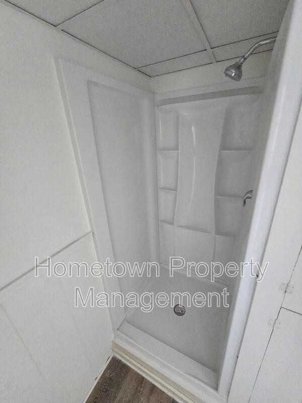 548 Nelson St - Photo 3 of 7