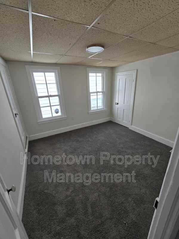 548 Nelson St - Photo 4 of 7