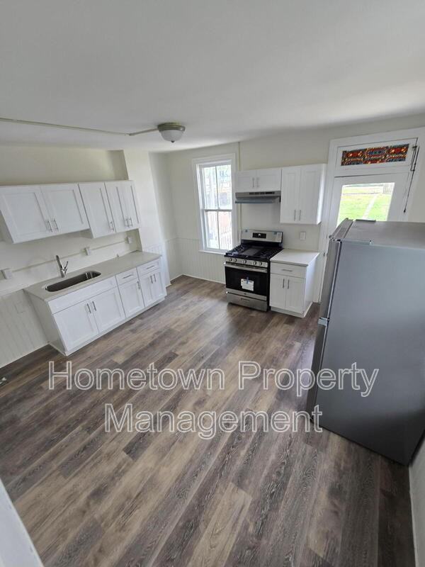 548 Nelson St - Photo 6 of 7