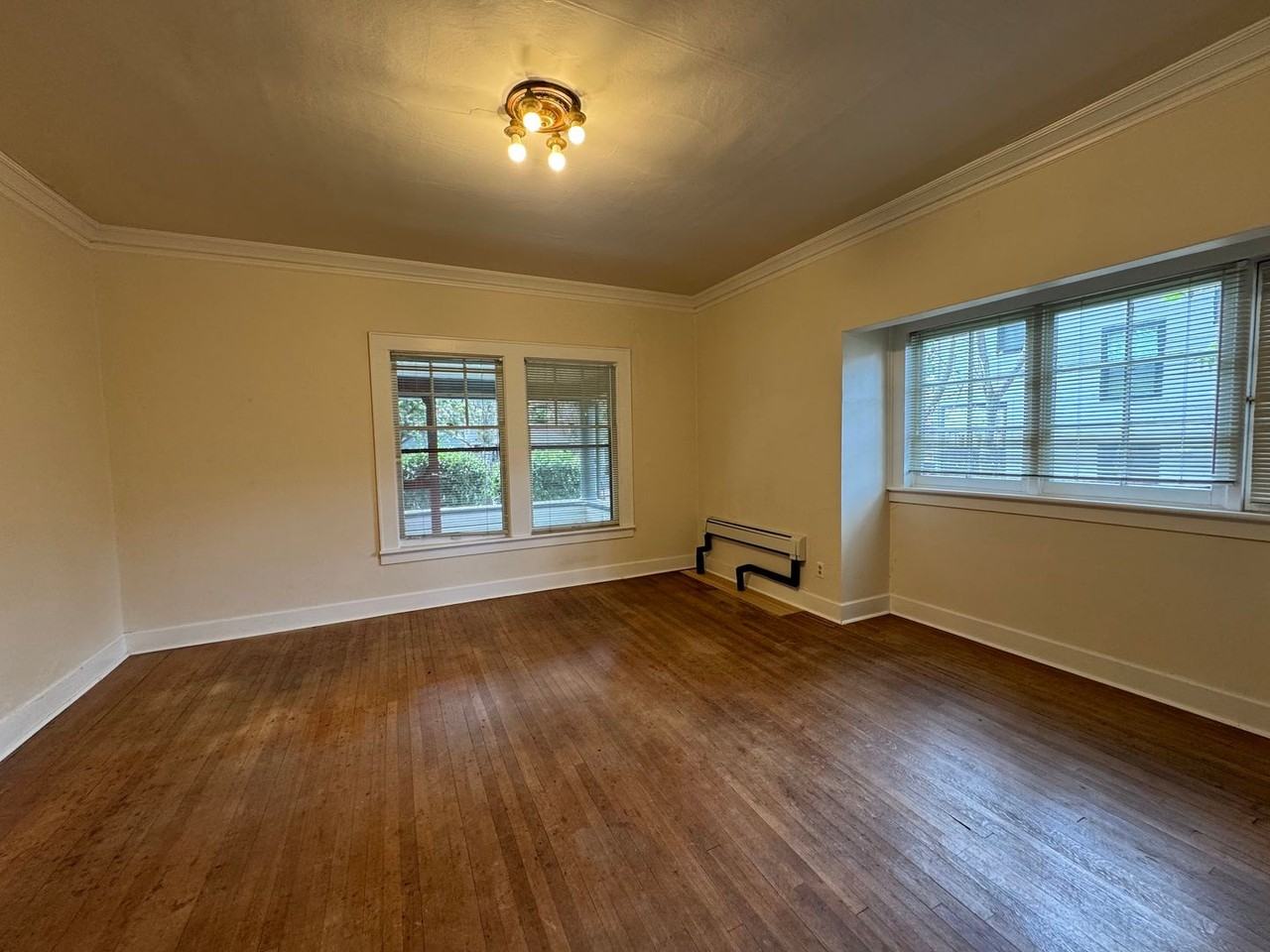 379 E 12th Ave - Photo 4 of 9