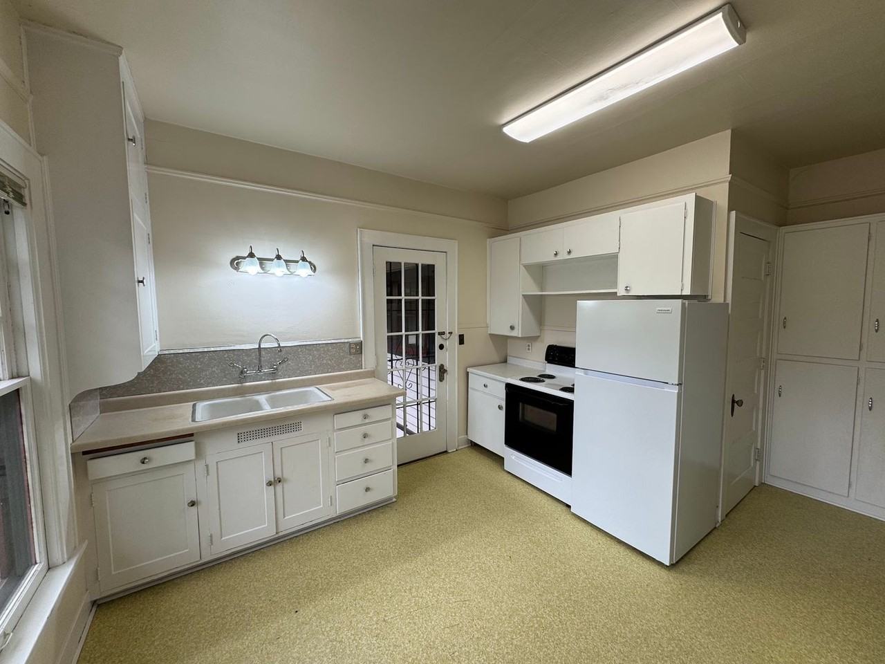 379 E 12th Ave - Photo 5 of 9