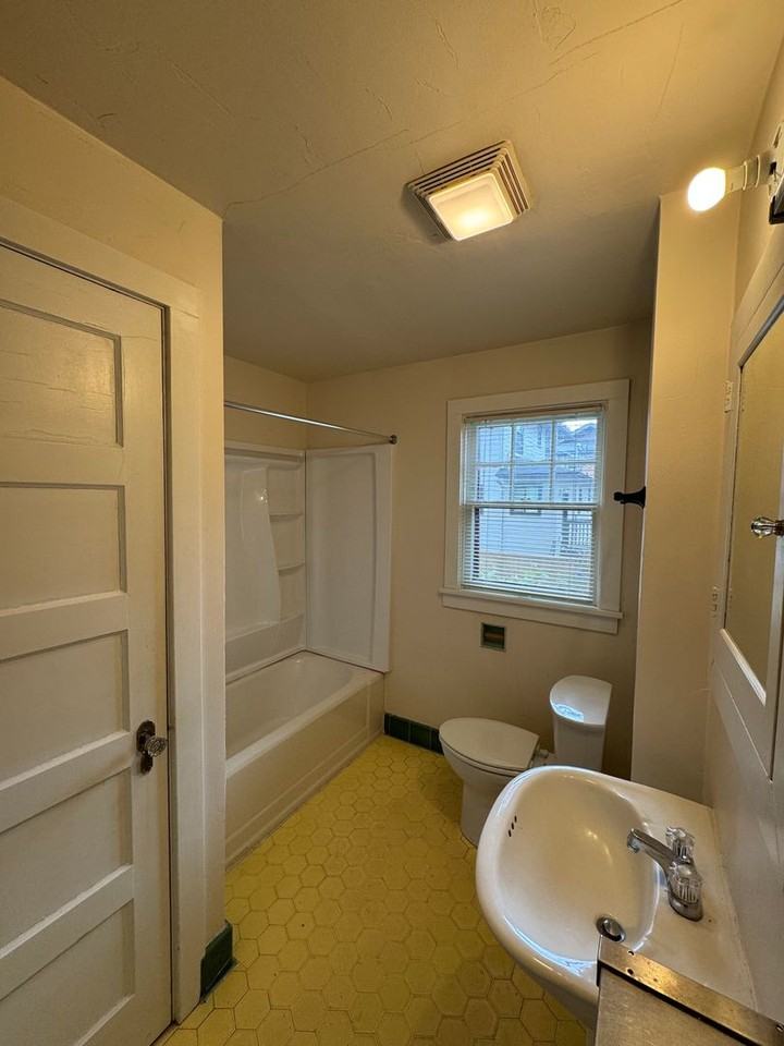 379 E 12th Ave - Photo 6 of 9