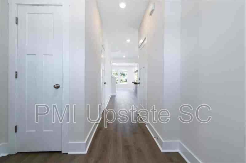 214 Cali Way - Photo 5 of 29