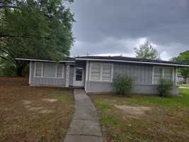 featured image of 302 Bridal Wreath Ave