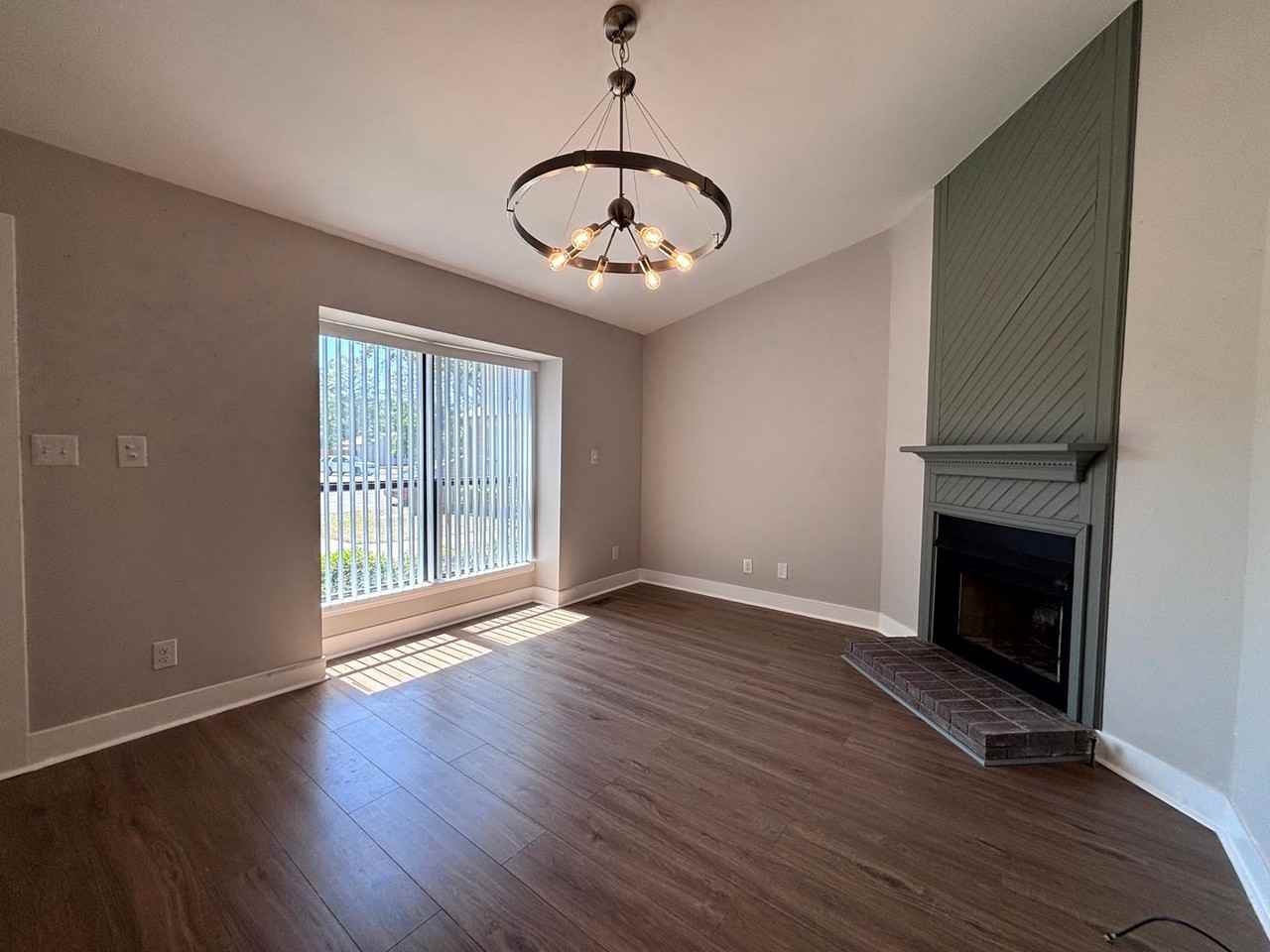 575 Countrytown Dr - Photo 3 of 23