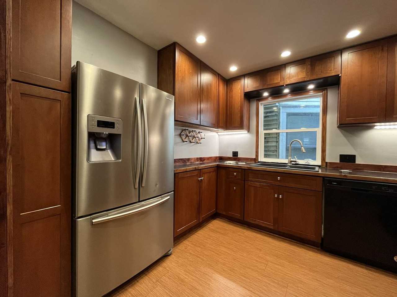 2123 Nw Hoyt St - Photo 7 of 50