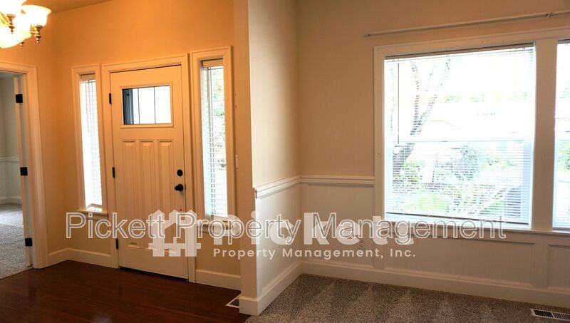 1627 Lucero Pl E - Photo 4 of 22