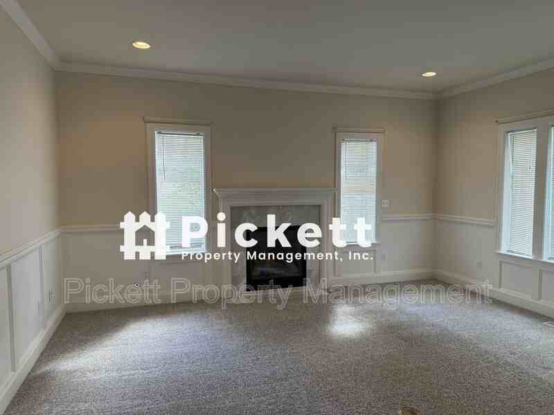 1627 Lucero Pl E - Photo 5 of 22