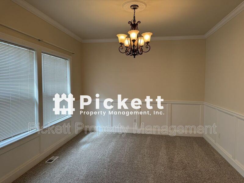 1627 Lucero Pl E - Photo 6 of 22