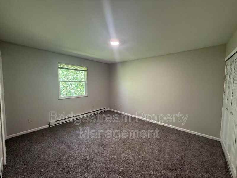 481 N Broadway St #8 - Photo 3 of 7
